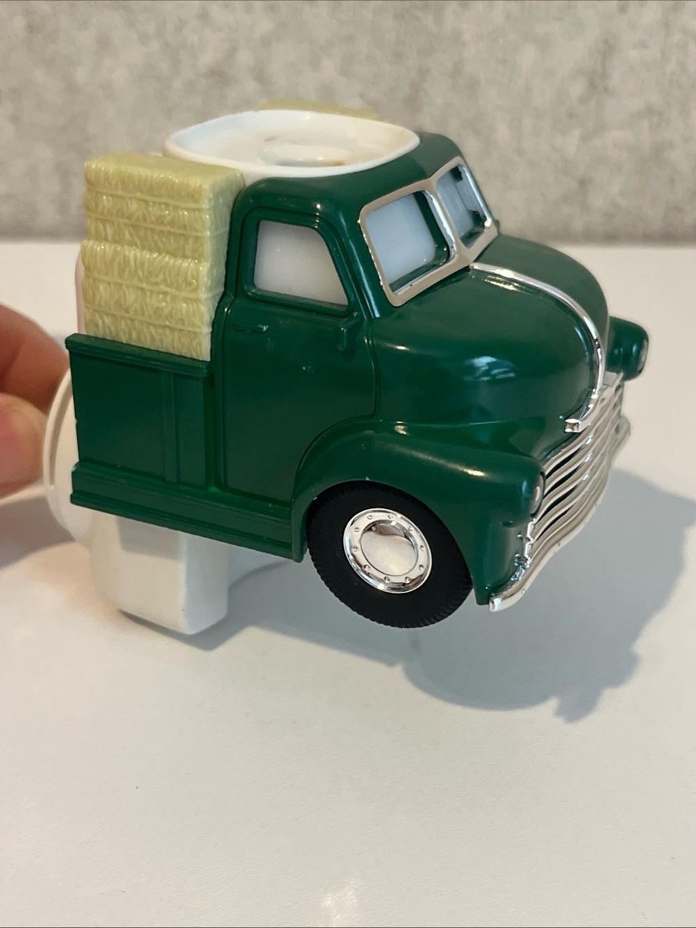 Yankee Candle Diffuser Green Farm Truck Chrome Bumper Scent Light Up Plug in